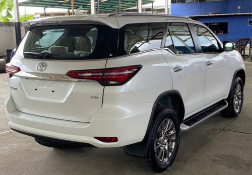 Imagen 4 de 12 de Toyota Fortuner
