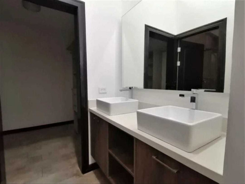 Imagen 6 de 14 de Amplia 5 Hab Residencia En Curridabat