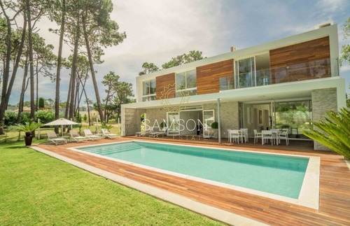 Hermosa Casa En Venta, En La Ciudad De Punta Del Este- Ref: 63759