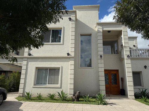 Casa En Venta 4 Dormitorios Barrio Santo Tomas Pilar
