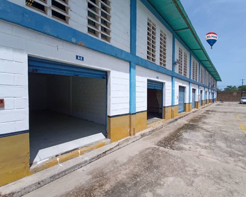 Re/max 2 Mil Alquila, Galpón En La Avenida 4 De Mayo