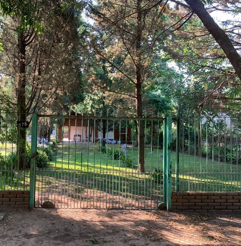 Imagen 1 de 20 de Hermosa Casa Quinta Con Quincho Y Pileta.