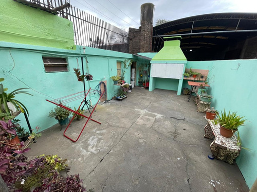 Galpon Mas Casa A La Venta En Cazadores Y Oroño 447 M2