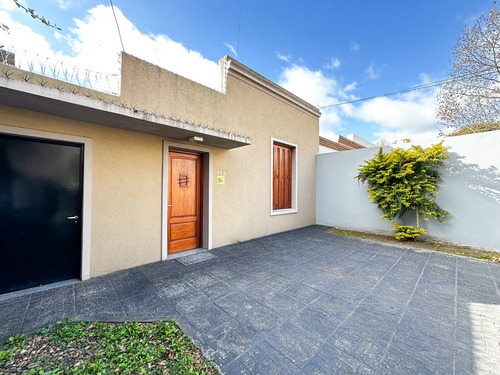 Casa En Alquiler En Bernal Este, Bernal, Quilmes
