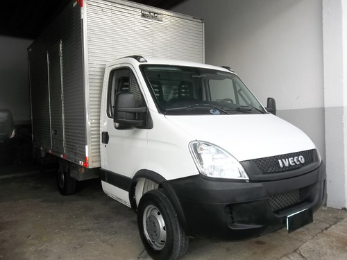 Imagem 10 de 12 de Iveco 35s14, 2018, Baú, Ar Condicionado, 42.285 Km