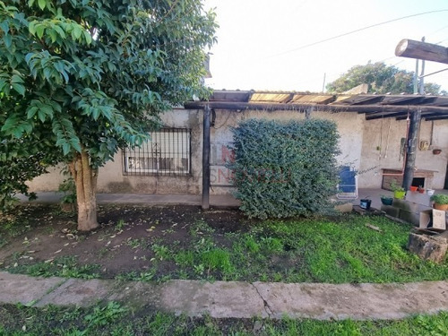 Imagen 5 de 30 de Casa Al Frente Con Prefabricada Al Fondo