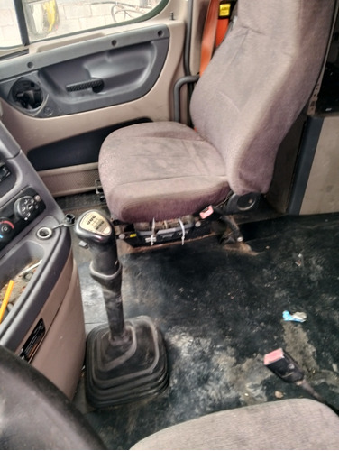 Camion Freightliner Cascadia Motor Amarrado