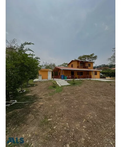 Zona Verde Y Espacio Para En Futuro Construir Pisc...(mls#248454)