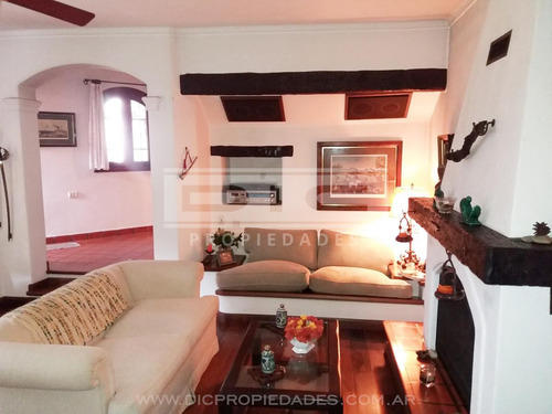 Residencia Estilo Provenzal Sobre Cul De Sac. Ápto Crédito/acepta Depto En Pte De Pago.venta Urgente