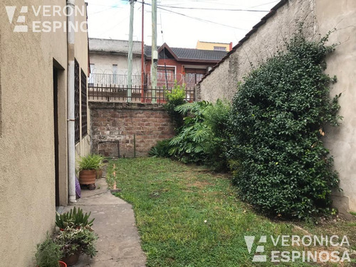 Casa De Tres Ambientes En Venta, Isidro Casanova. Sobre Lote De 11 X 20 En Excelente Estado!