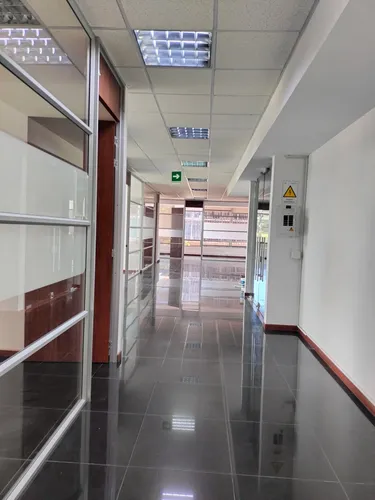 Oficina En Arriendo En Los Rosales. Cod A1105075