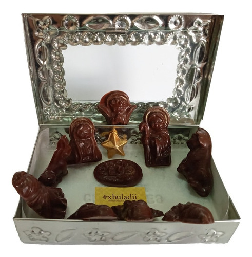 Nacimiento De Chocolate En Caja De Hojalata