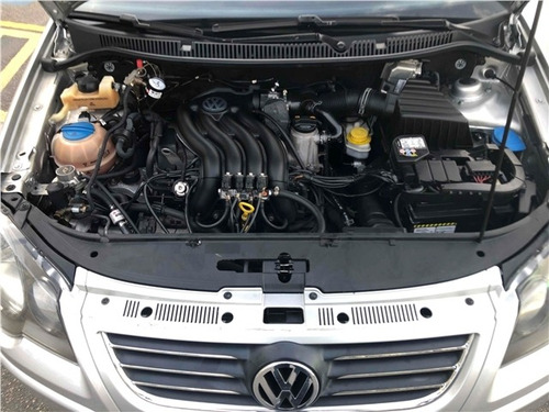 Volkswagen Polo Sedan 2.0 Mi Comfortline 8v Flex 4p Manual