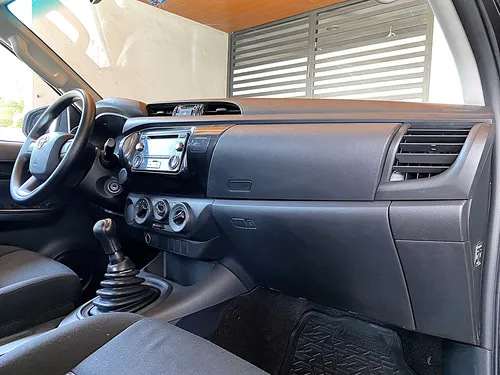 Toyota Hilux 2.7 Cabina Doble Sr Mt