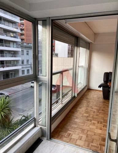 Imagen 4 de 18 de Pocitos Venta Apartamento - 3 Dormitorios Y Servicio - Garaje