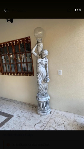 Estatua De Cemento Con Pedestal Y Globo De Vidrio Para Luz.