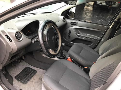 Imagem 7 de 10 de Ford Fiesta 2005 1.0 5p Com Reparos P Fazer Funilaria Pintur