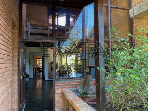 Imagem 2 de 30 de Casa Em Condomínio À Venda, Linda Casa Rústica De Tijolinho, Com Detalhes Em Pedra Na Fachada. Casa Bem Integrada, Arejada, Ensolarada E Envidraçada. Com Ótimo Acabamento, Constru - Ca00491 - 685906