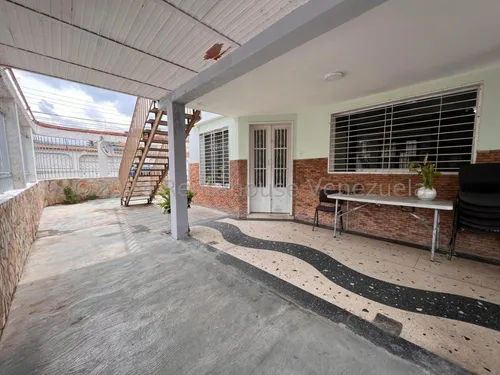 Casa En Venta Urbanizacion Bermudez Maracay, Seguridad, Vigilancia 24hrs, Lista Para Negociar! Rah 24-28808