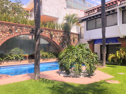 Imagen 6 de 29 de Rento En Cuernavaca Vista Hermosa Zona Dorada 2 Encantadoras Y Amplias Villas Estilo Mexicano Moderno Recien Remodeladas En Pequeño Y Exclusivo Conjunto Con Jacuzzi Privado Y Alberca Con Calf. Solar