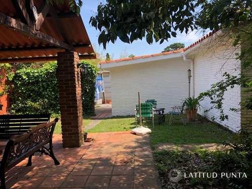 Casa En Mansa- Ref: 1329
