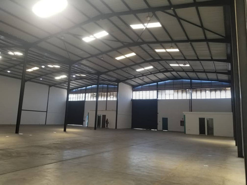 Se Alquila Galpón De 550 M2 Av Bolívar De Valencia Dtlz/2