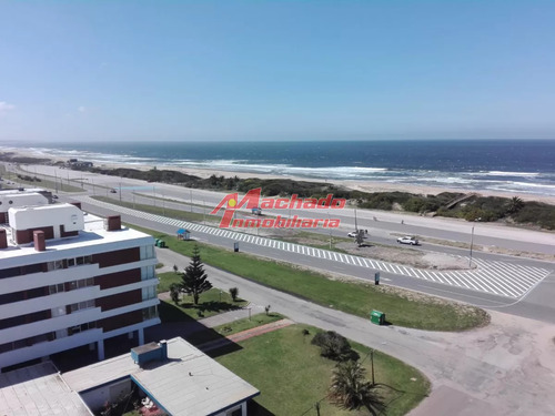 Piso Alto Frente Al Mar Con Parrilla Propia.