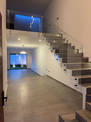 En Venta Casa En La Condesa Juriquilla, 4ta Recamara En Pb, Estudio Jardín..