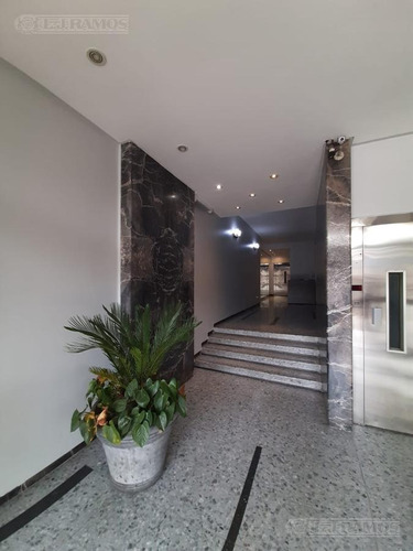 Imagen 15 de 16 de 3 Ambientes Apto Profesional O Vivienda - Piso Alto Con Mucha Luz Y Sol.
