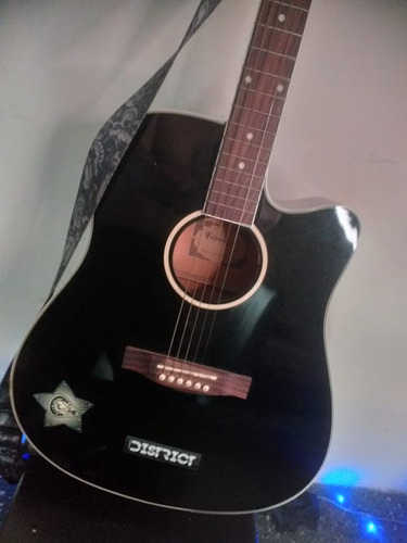 Guitarra Electroacústica Negra Fretmaster Y Accesorios