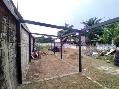 Extenso Terreno Comercial Con 468 Metros, En Un Excelente Punto Comercial, A Puerta De Calle Transitado, En Pleno Centro De Barquisimeto, Ideal Para Construcciones, Estacionamientos Y Usos Comercial