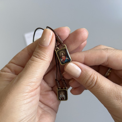 Ápulário Noa Senhora Carmo Sagrado Coração Jeu Católi Cor Marrom