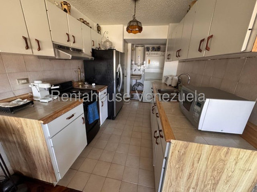 Practico Apartamento En Alquiler En Colinas De Bello Monte, 25-23641