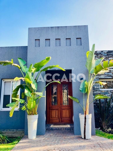 Imagen 2 de 22 de Venta De Casa 6 Ambientes En Los Pingüinos, Ituzaingó