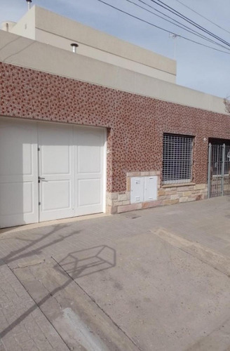 Casa En Venta - 3 Dormitorios 2 Baños - Bahía Blanca