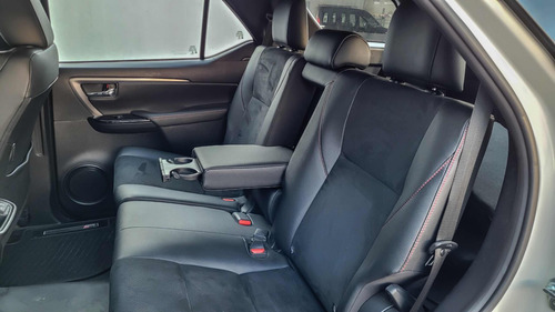Imagen 16 de 22 de Toyota Sw4 Gr-s 4x4
