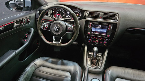 Imagen 6 de 25 de Volkswagen Vento Gli 2017 2.0 Tsi At Smart Garage