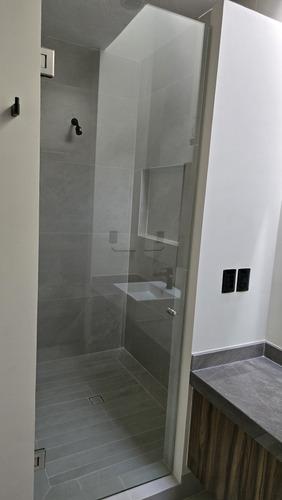 Casa De 3 Recamaras Y 3 Baños Con Cochera Techada Y Amenidad