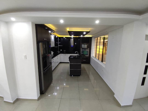 Imagen 6 de 12 de En Venta Moderna Casa De 2 Niveles