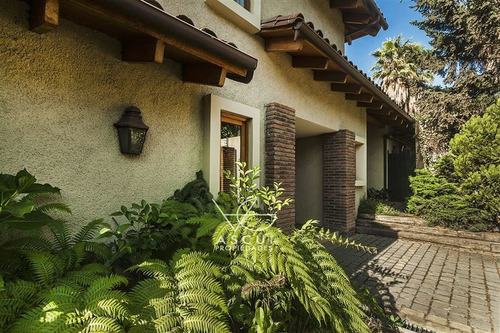 Casa En Venta De 4 Dorm. En Lo Barnechea
