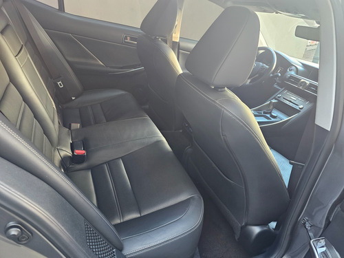 Lexus IS 2.5 300H Luxury