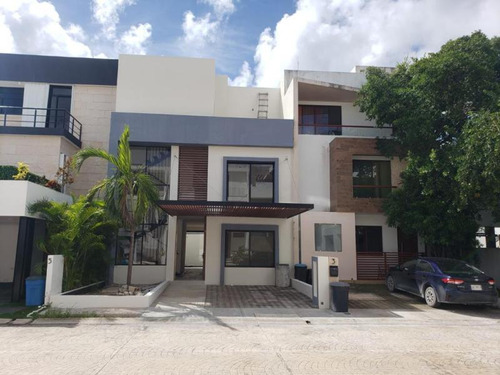 Casa En Venta En Cancun 4 Recamaras Recamara Pb Mas Cuarto De Servicio