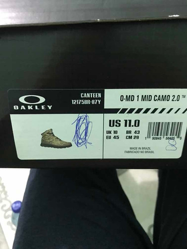Bota Oakley