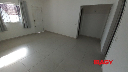 Imagem 6 de 10 de Excelente Casa 1 Dormitorio(s) Em Aririu - Palhoca - L-115555