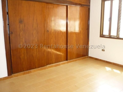 Imagen 8 de 18 de En Alquiler Espaciosa Aparto-quinta Ubicada En Avenida De Alto Tráfico En Prebo. Dos Niveles Ideal Para Su Negocio