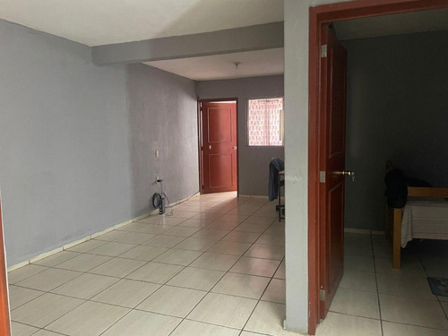 Casa En Venta En Col. Bernardo Cobos, Irapuato, Gto.