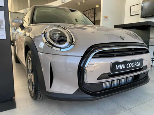 Imagen 3 de 10 de Mini Cooper Classic 2022 1.5 F55 Pepper 136cv