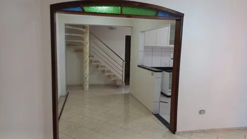 Casa Grande E Espaçosa Com Terraço E Churrasqueira Com Ótima Localização