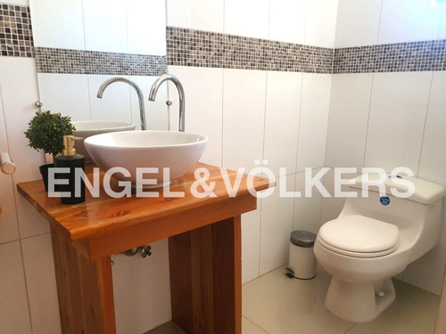 Exclusiva, Moderna Y Amplia Propiedad En Venta