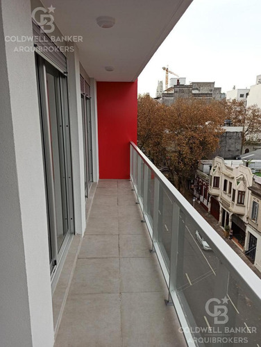 Apartamento De 2 Dormitorios En Alquiler En Centro